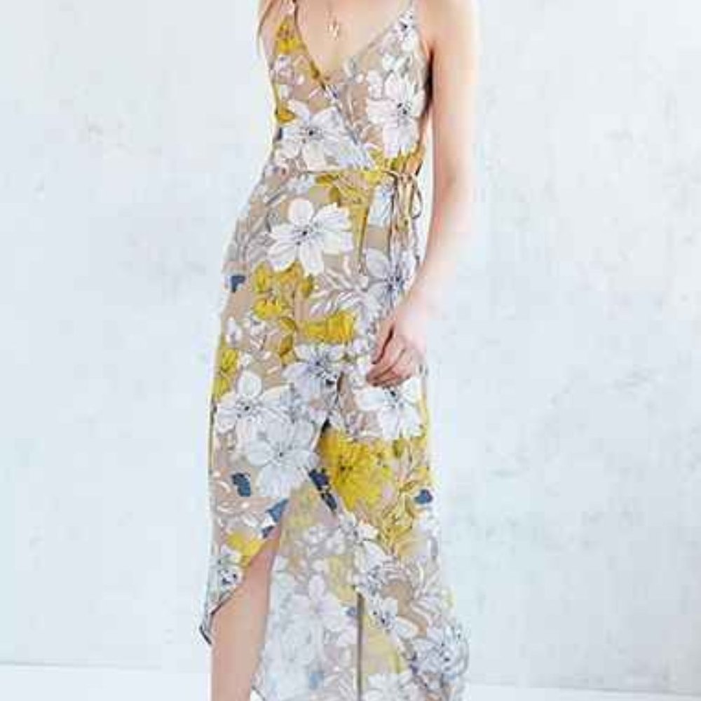 Urban Outfitters Donna ASTR High-Low Floral Dress